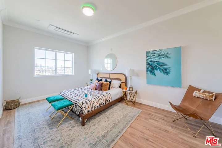 944 S Serrano Avenue 204, Los Angeles, California 90006
