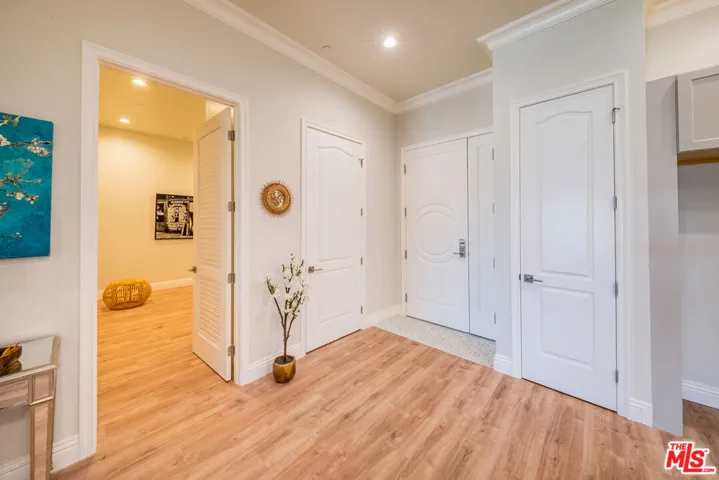 944 S Serrano Avenue 204, Los Angeles, California 90006