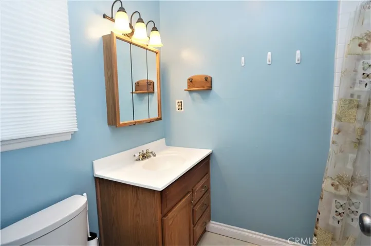 Master Bathroom shower to the right