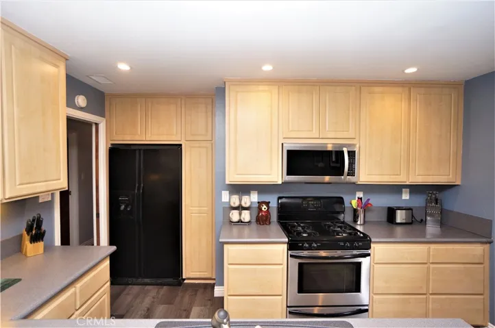 Plenty of cabinet space for your cooking needs