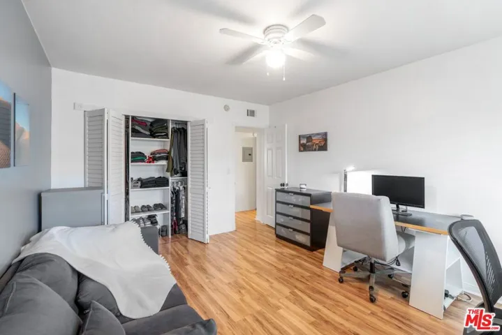 559 E Hazel Street 7, Inglewood, California 90302