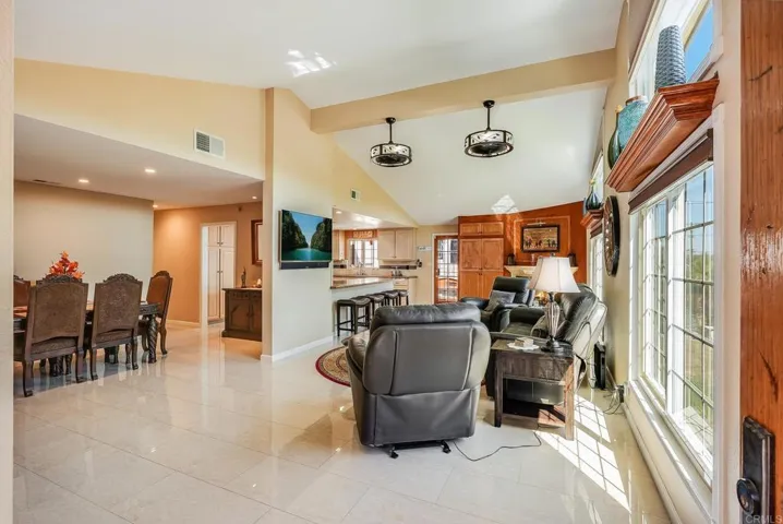 419 Lado De Loma Drive, Vista, California 92083