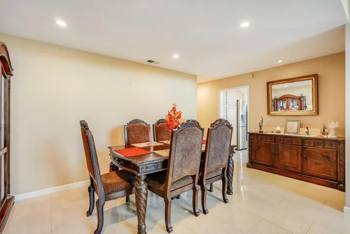 419 Lado De Loma Drive, Vista, California 92083
