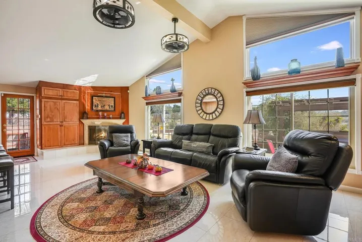 419 Lado De Loma Drive, Vista, California 92083