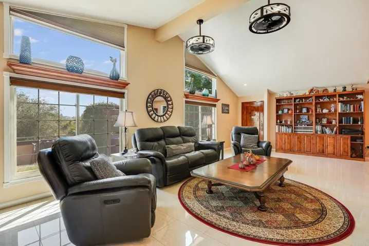 419 Lado De Loma Drive, Vista, California 92083