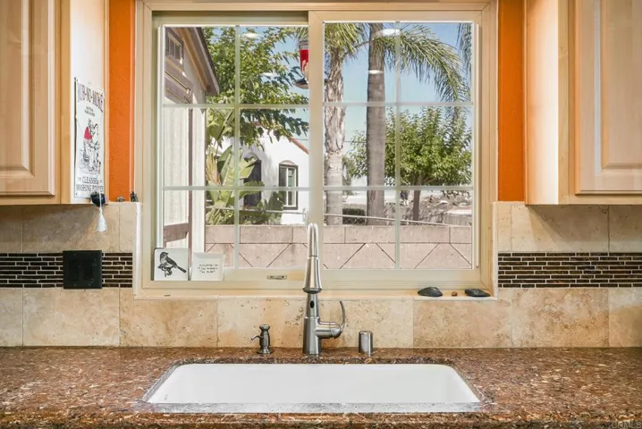 419 Lado De Loma Drive, Vista, California 92083