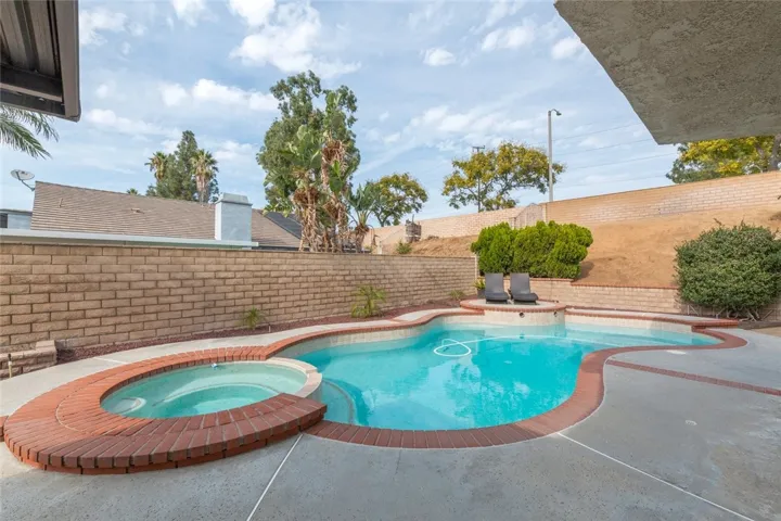1356 Catherine Circle, Corona, California 92878