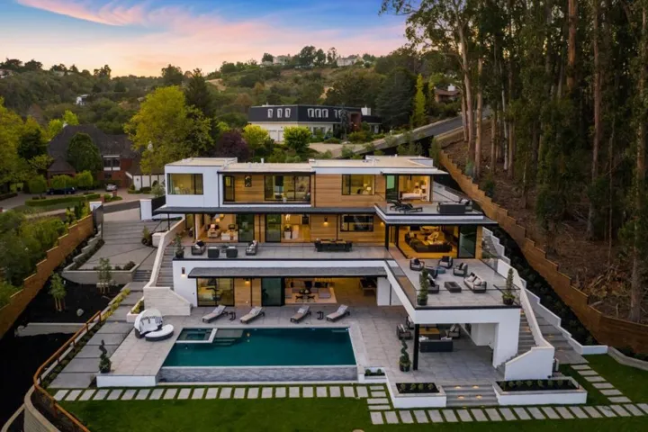 , Hillsborough, California 94010