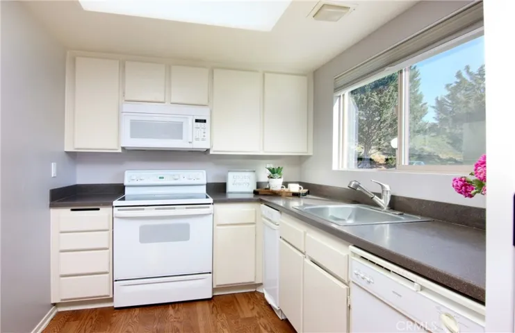 Kitchen photo 2