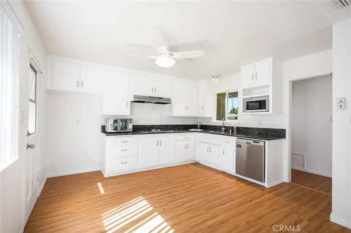 Let's check out the kitchen!