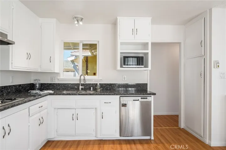 Granite counter with dishwasher & microwave