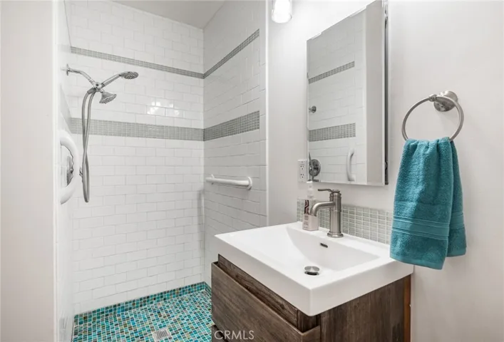 Shower stall with grip bar