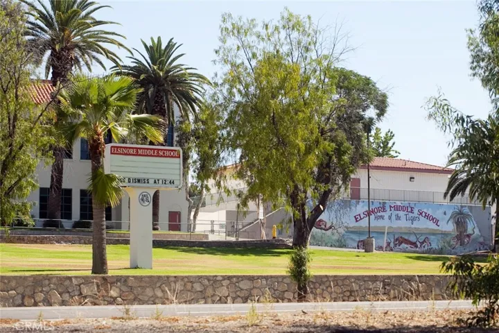 :ale Elsinore Middle School