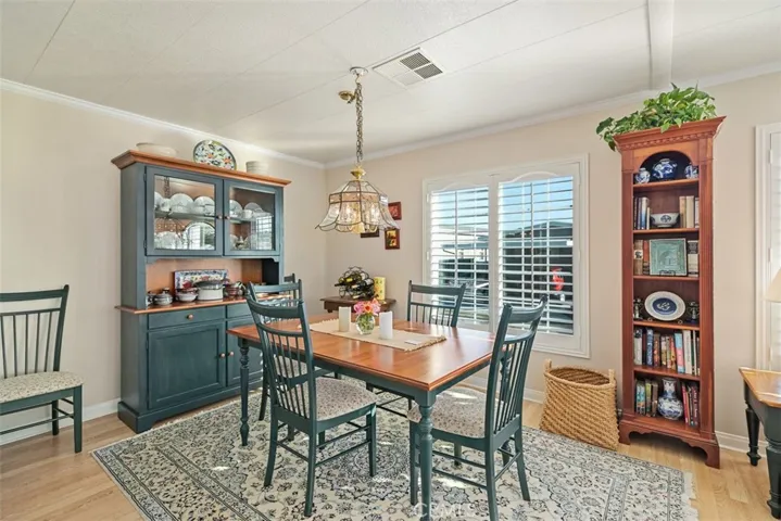 Dining Room that can expand into living room for large dinner parties, like Thanksgiving.