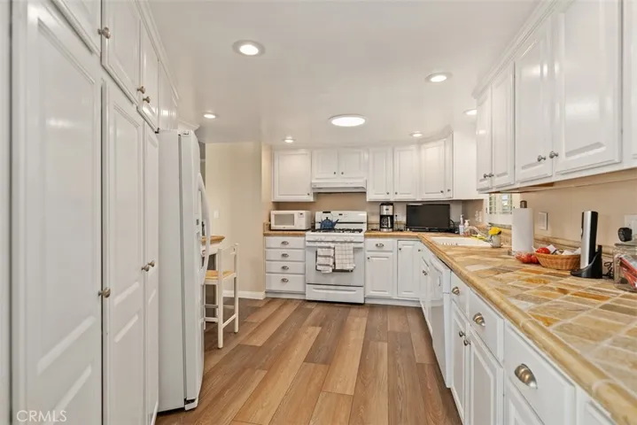 Big Kitchen with pantry