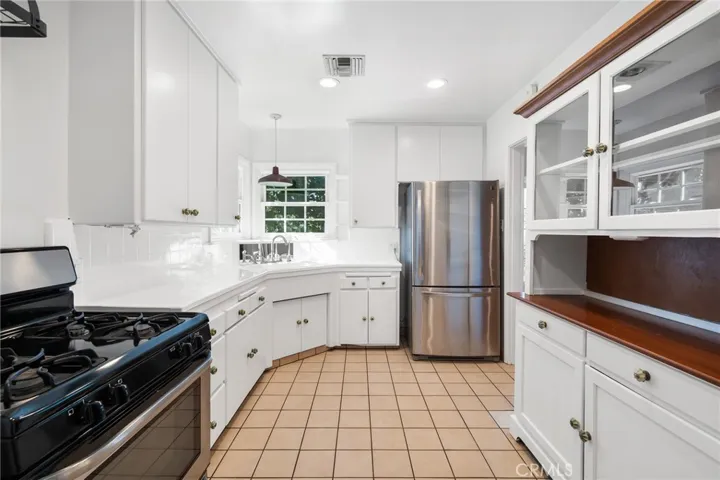 22130 Costanso St, Woodland Hills, California 91364