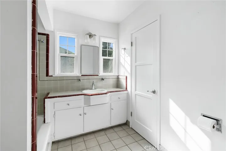 22130 Costanso St, Woodland Hills, California 91364