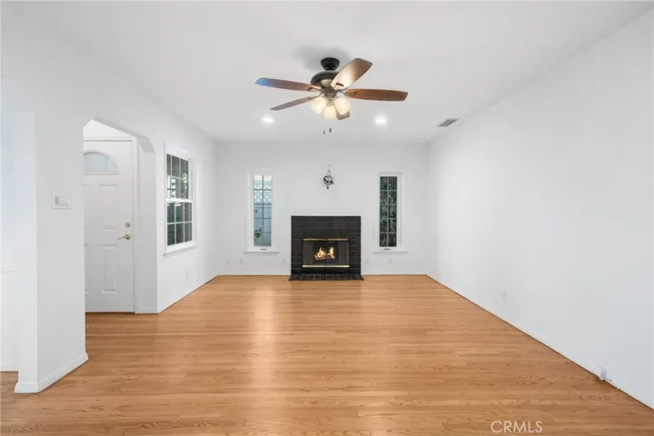 22130 Costanso St, Woodland Hills, California 91364