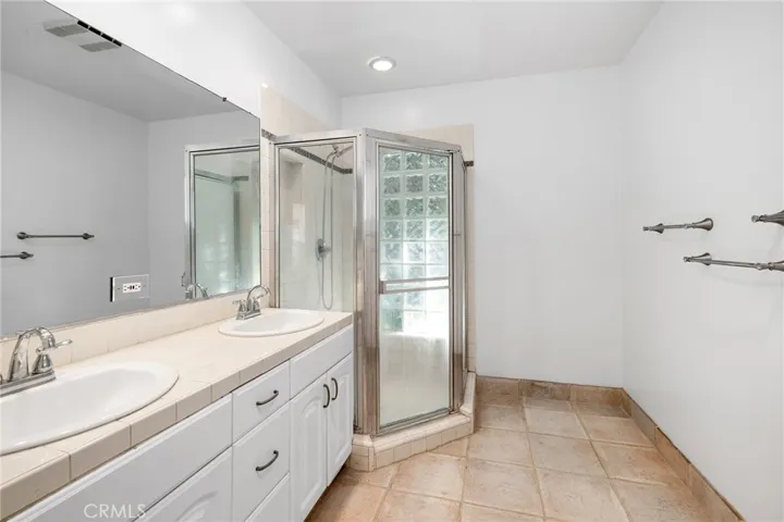 22130 Costanso St, Woodland Hills, California 91364