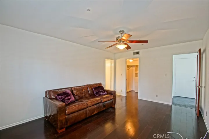 453 Marine Avenue, Manhattan Beach, California 90266