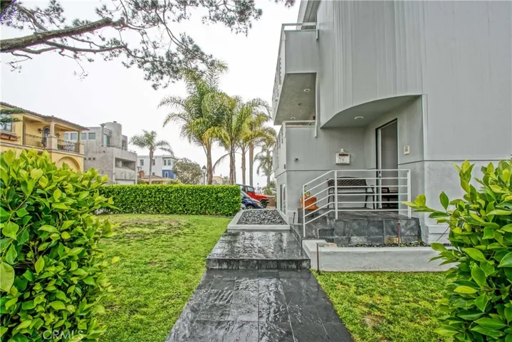 453 Marine Avenue, Manhattan Beach, California 90266