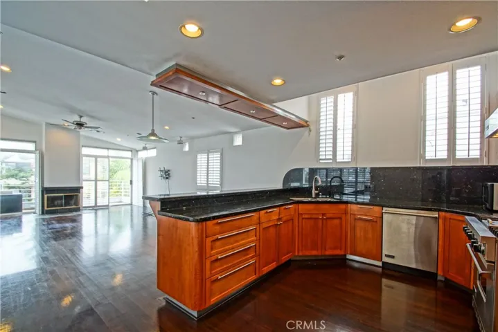 453 Marine Avenue, Manhattan Beach, California 90266