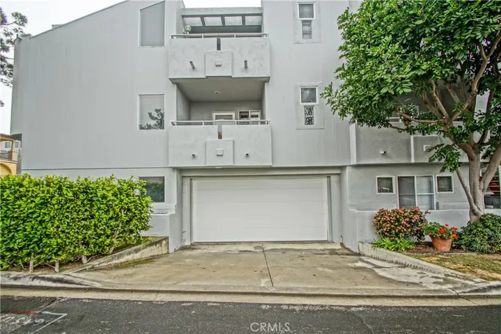 453 Marine Avenue, Manhattan Beach, California 90266