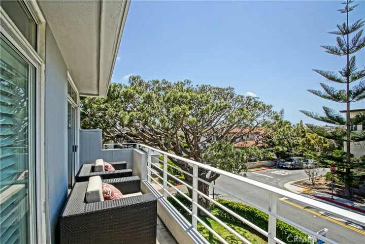 453 Marine Avenue, Manhattan Beach, California 90266