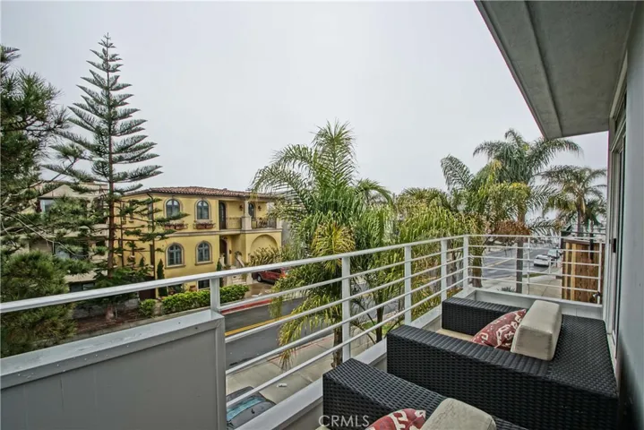 453 Marine Avenue, Manhattan Beach, California 90266
