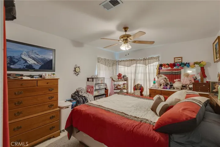 3rd very large bedroom.