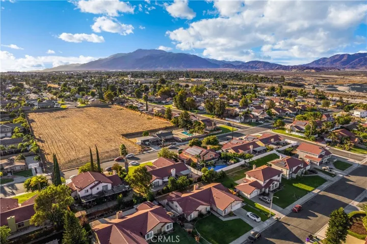Birdseye view of the well kept neighborhood.