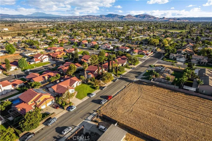 Again a beautiful well kept neighborhood.