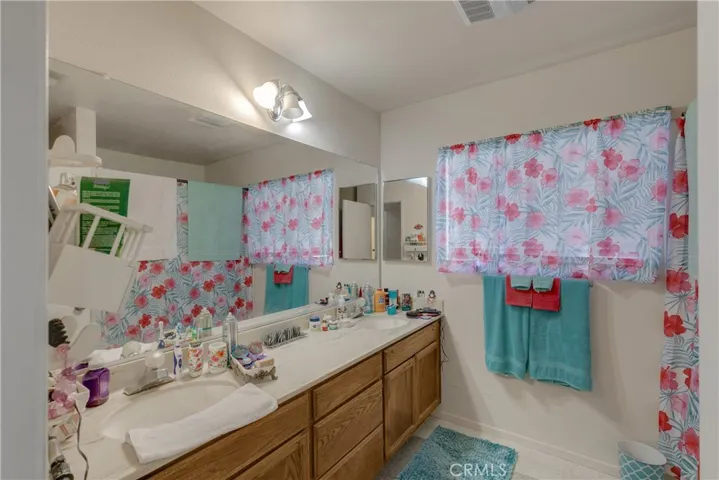 Master bath dual sinks.