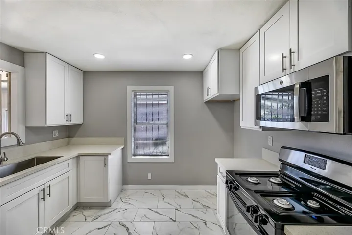13238 S San Pedro Street, Los Angeles, California 90061