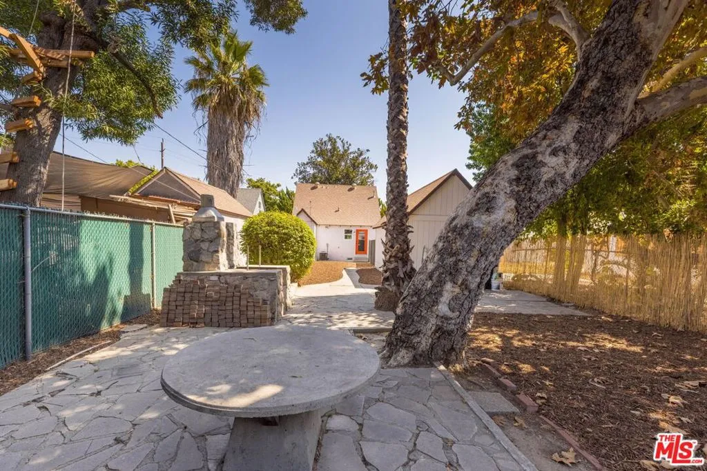 231 W Cedar Avenue, Burbank, California 91502 home-pic-24