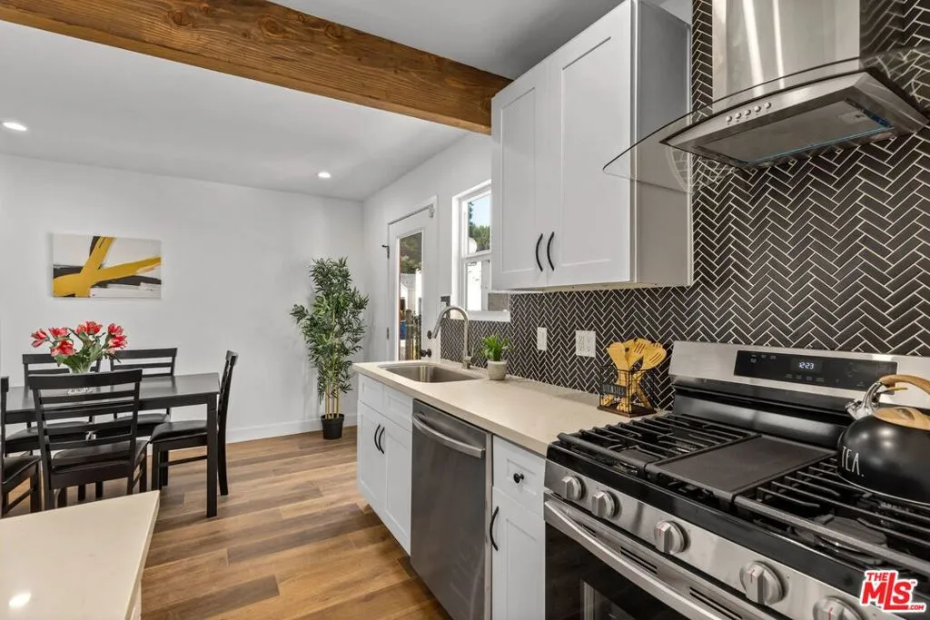 231 W Cedar Avenue, Burbank, California 91502 home-pic-8