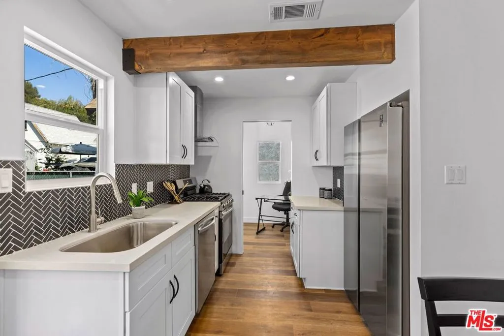 231 W Cedar Avenue, Burbank, California 91502 home-pic-6