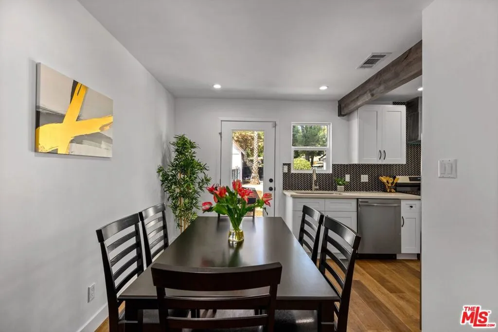 231 W Cedar Avenue, Burbank, California 91502 home-pic-11