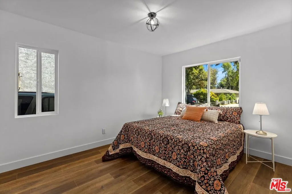 231 W Cedar Avenue, Burbank, California 91502 home-pic-12