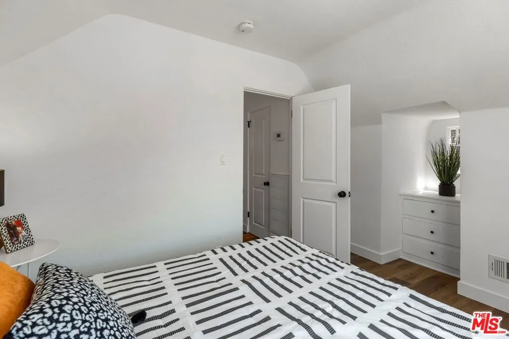 231 W Cedar Avenue, Burbank, California 91502 home-pic-18