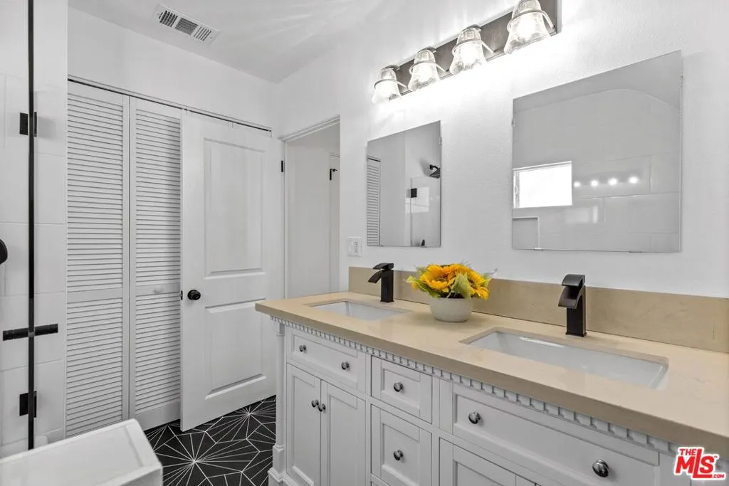 231 W Cedar Avenue, Burbank, California 91502 home-pic-19