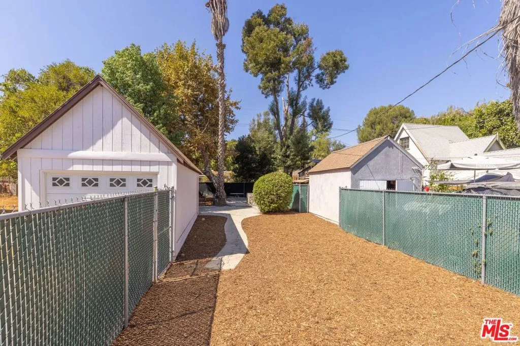 231 W Cedar Avenue, Burbank, California 91502 home-pic-25
