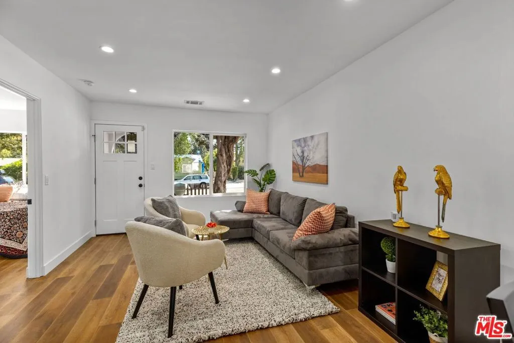 231 W Cedar Avenue, Burbank, California 91502 home-pic-4