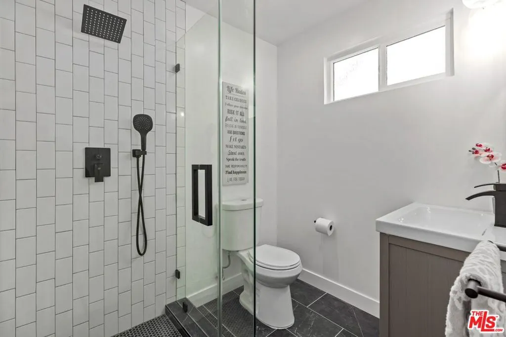 231 W Cedar Avenue, Burbank, California 91502 home-pic-13