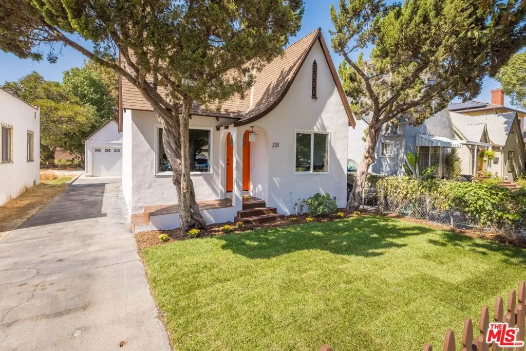 231 W Cedar Avenue, Burbank, California 91502 home-pic-1