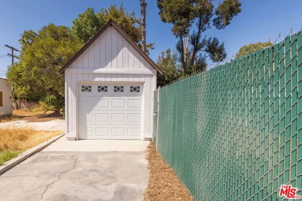 231 W Cedar Avenue, Burbank, California 91502 home-pic-26