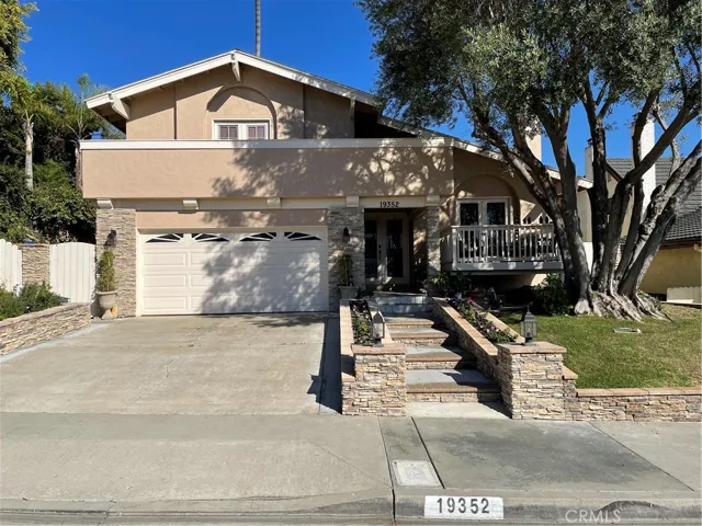19352 Weymouth Lane, Huntington Beach, California 92646