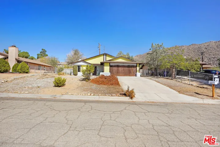 23952 Tocaloma Road, Apple Valley, California 92307