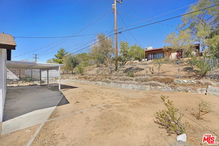 23952 Tocaloma Road, Apple Valley, California 92307