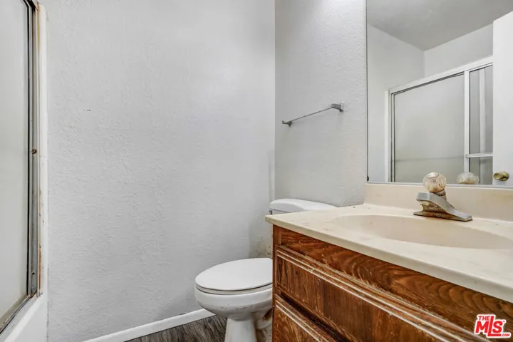 23952 Tocaloma Road, Apple Valley, California 92307